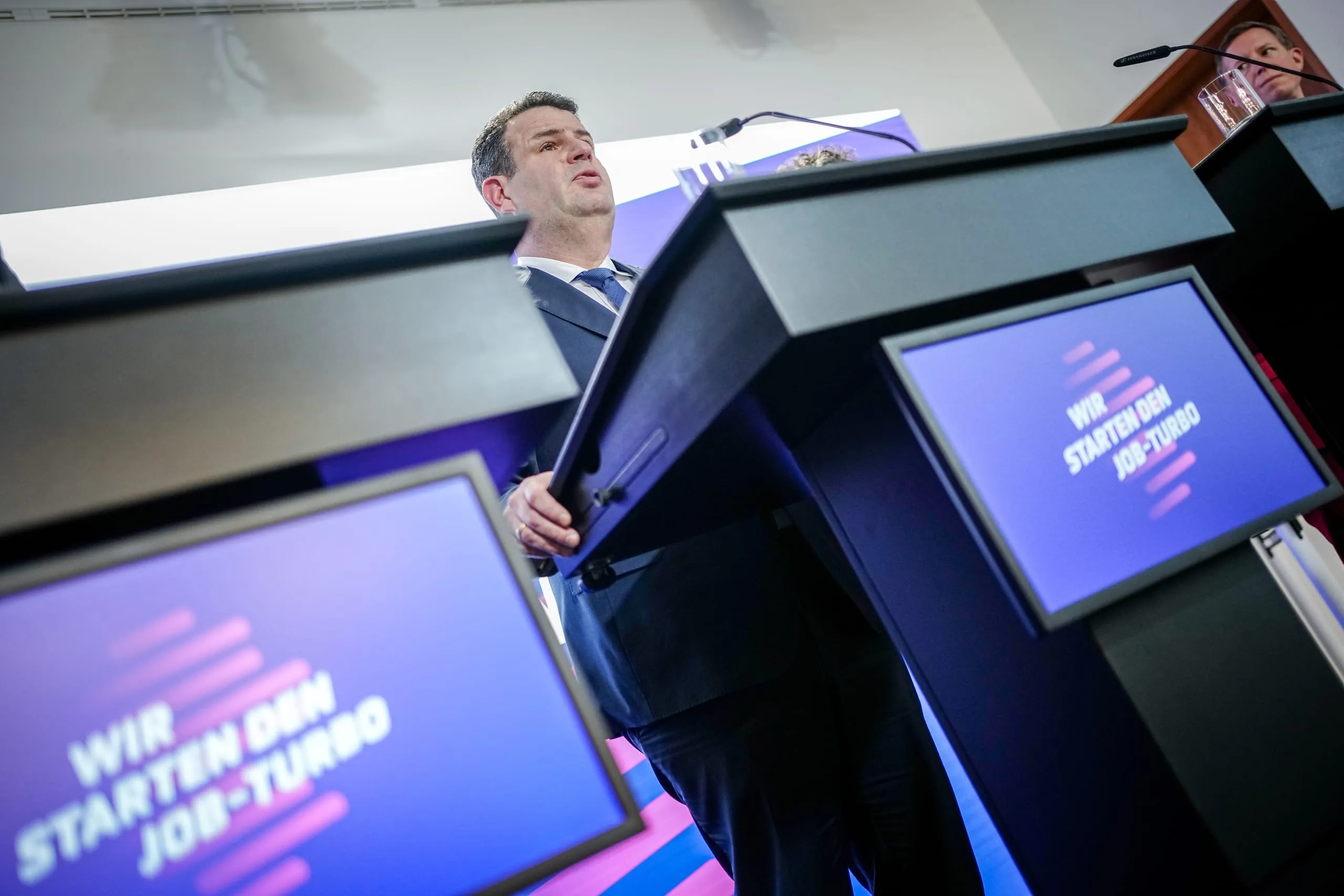 Arbeit für Geflüchtete: Heil zündet "Job-Turbo"