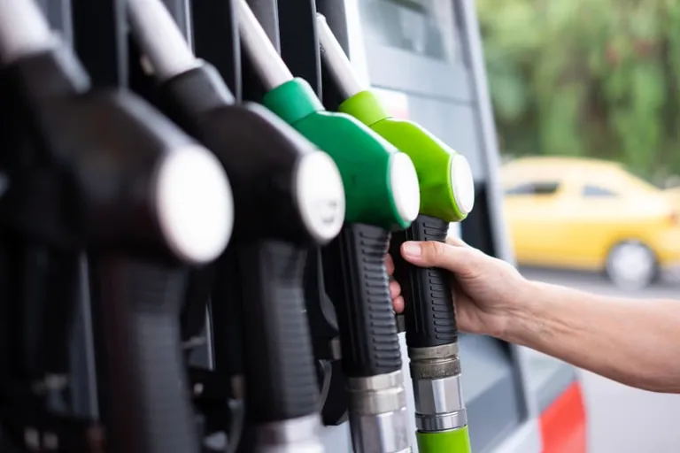 Ab dem Fr&uuml;hjahr 2024 soll es erneuerbaren Diesel an den Tankstellen geben.