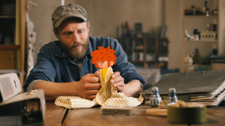 Pumuckl und Florian Eder in Schreinerei