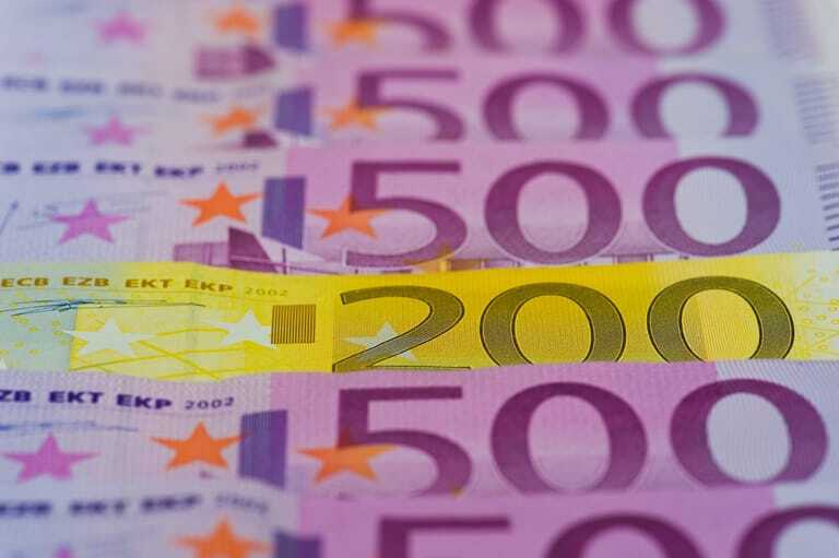 200- und 500-Euro-Banknoten.