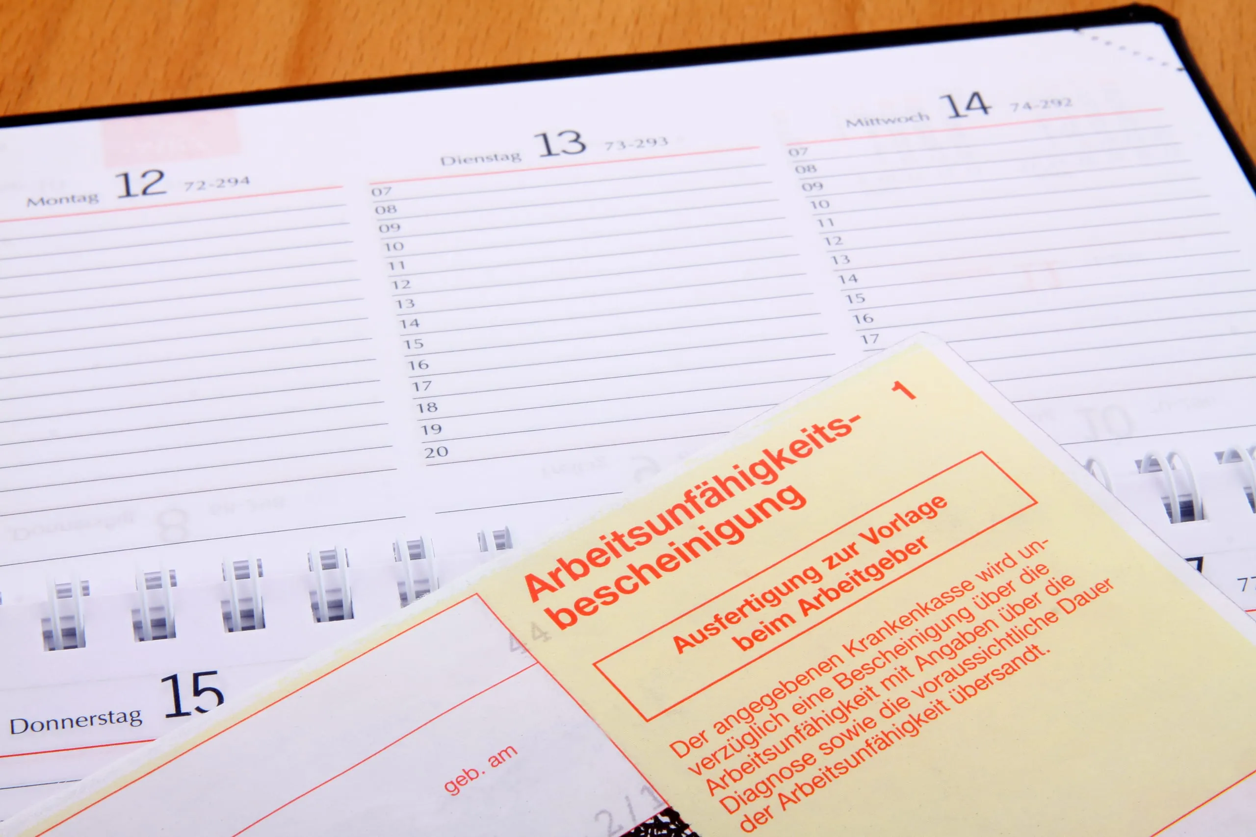 Kann ich von meinen Mitarbeitern weiter einen gelben Schein verlangen?