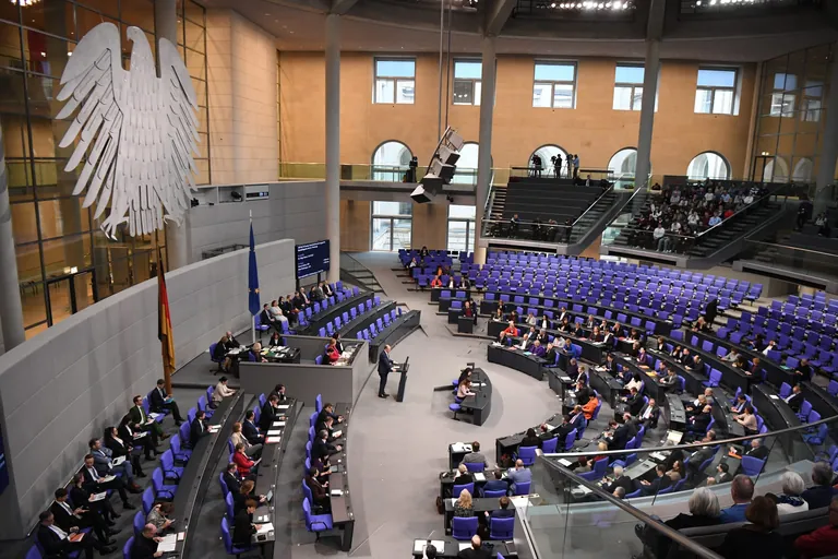 Abgeordnete nehmen an der Sitzung des Bundestags teil. Der Bundestag stimmt am Freitag abschlie&szlig;end &uuml;ber den Bundeshaushalt 2024 ab.