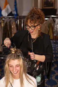 Friseurmeisterin Katrin Ethner bei der Arbeit