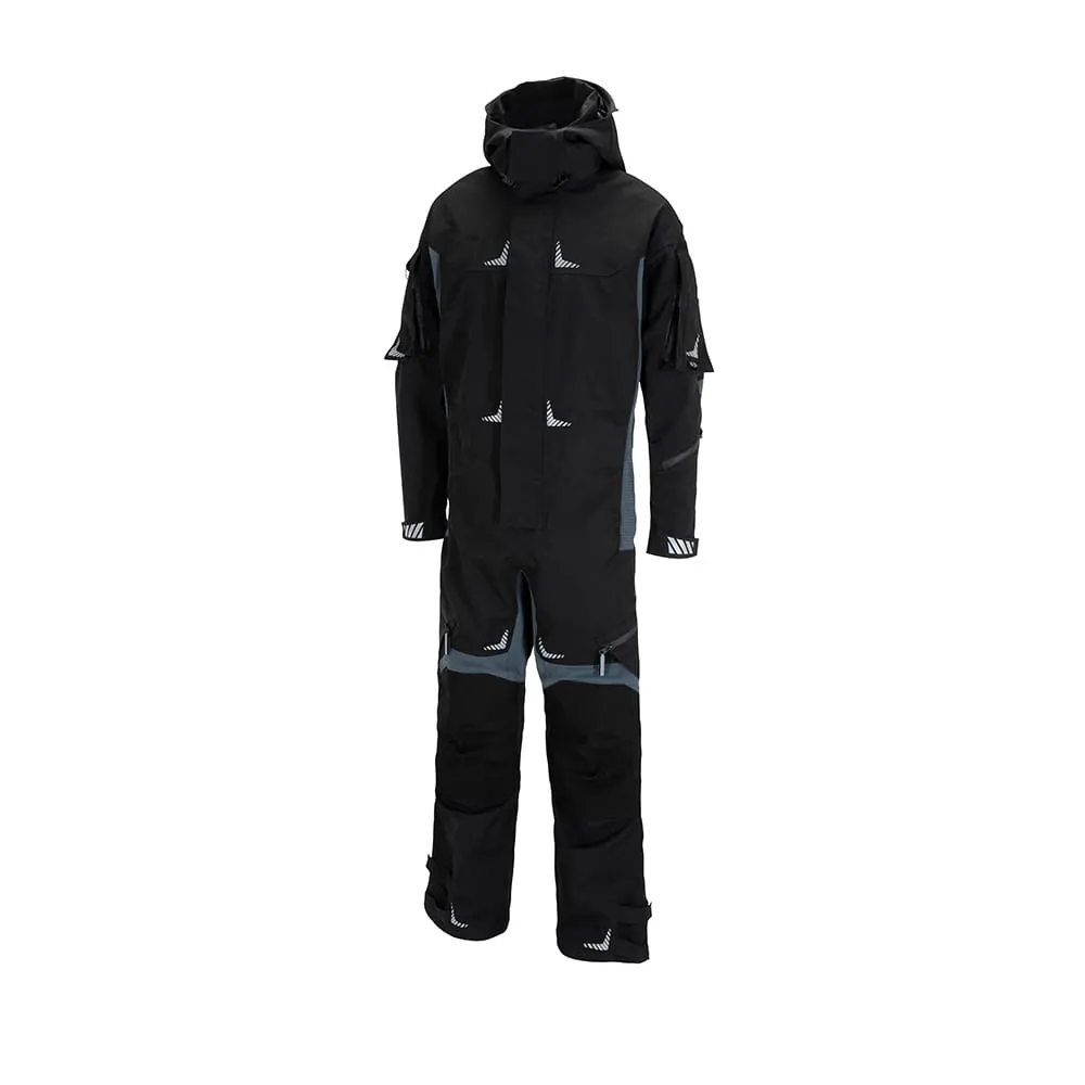 Der Gore-Tex Overall Stratos Bluefin von Haix ist mit Reflexelementen an Front, Rücken, Ärmeln, Beinen und Kapuze versehen und zum Beispiel für Industriekletterer oder Arbeiten auf Offshore-Anlagen geeignet.