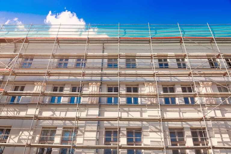 Hausfront wird saniert.