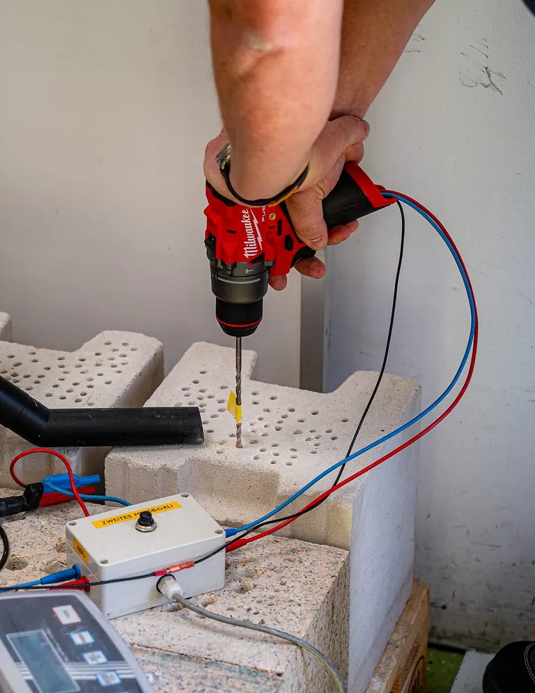 Akku-Schlagbohrschrauber im Test