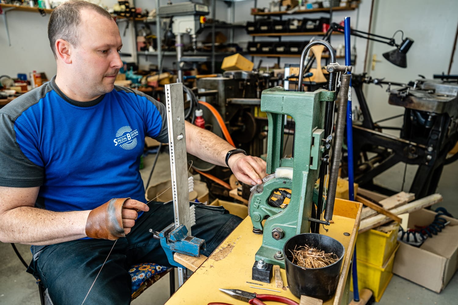 Rico Hochmuth demonstriert den Handeinzug