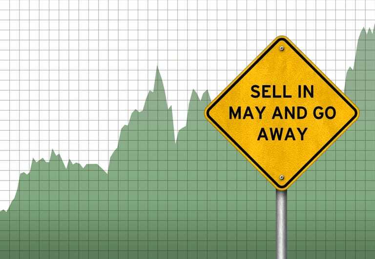 Schild mit Aufschrift "Sell in may and go away".