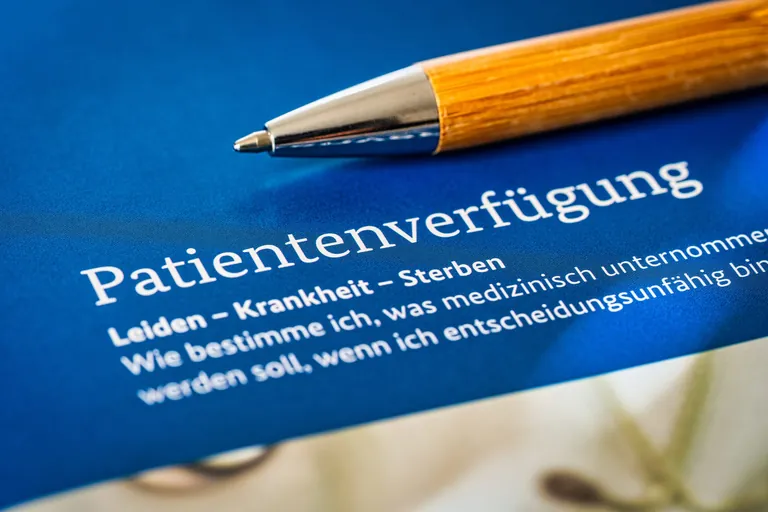 Patientenverf&uuml;gung mit Stift.