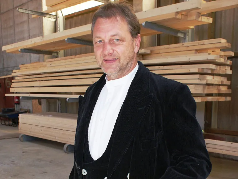 Zimmerermeister Joachim Saile in seinem Betrieb.