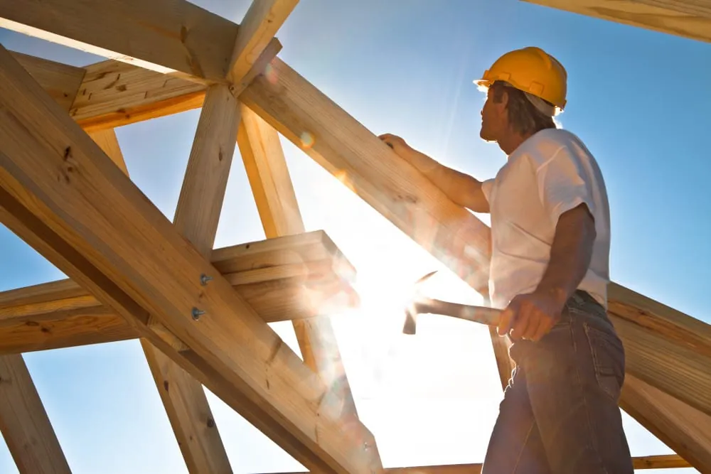 Hitze und Starkregen: Dachdecker arbeiten noch flexibler