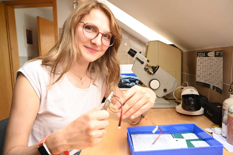 Ulrike Samfaß-Koberstein in ihrer Werkstatt