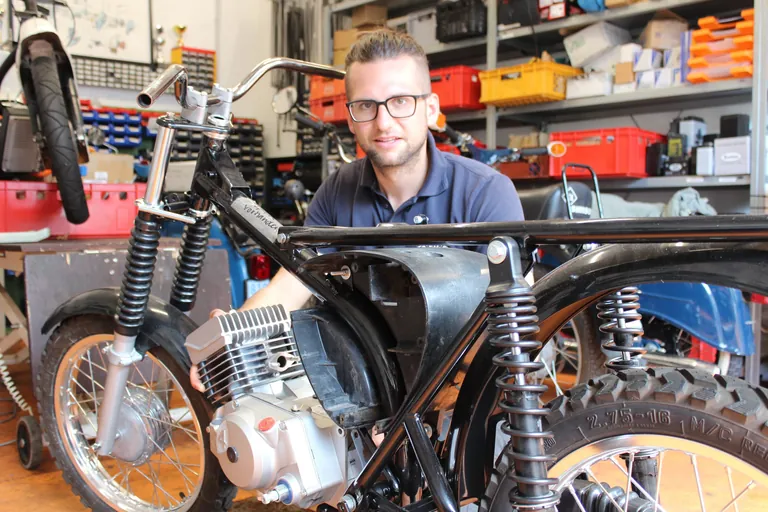 Jakob Wild in seiner Werkstatt in Kleinolbersdorf-Altenhain