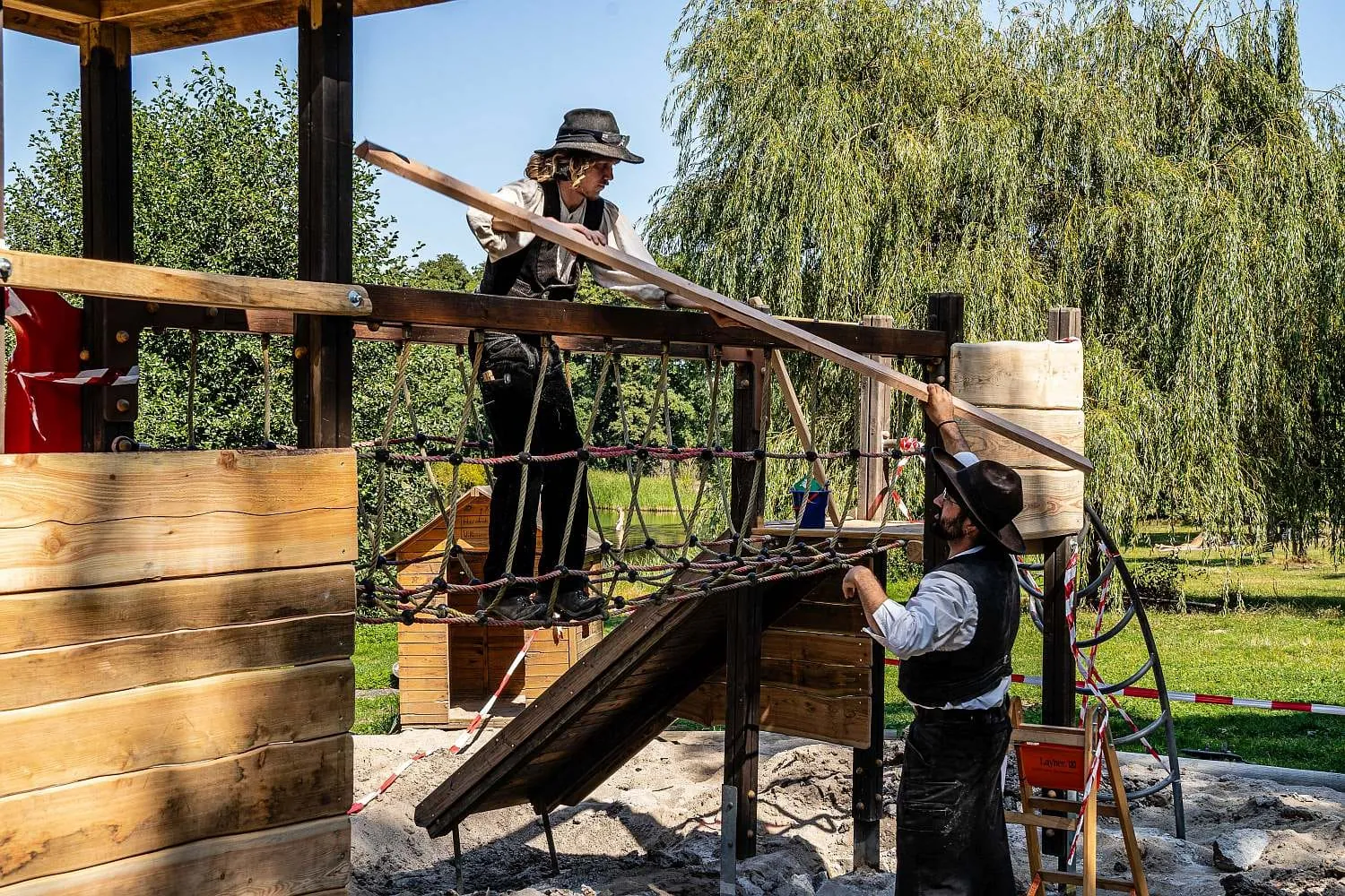Wandergesellen sanieren Spielplatz