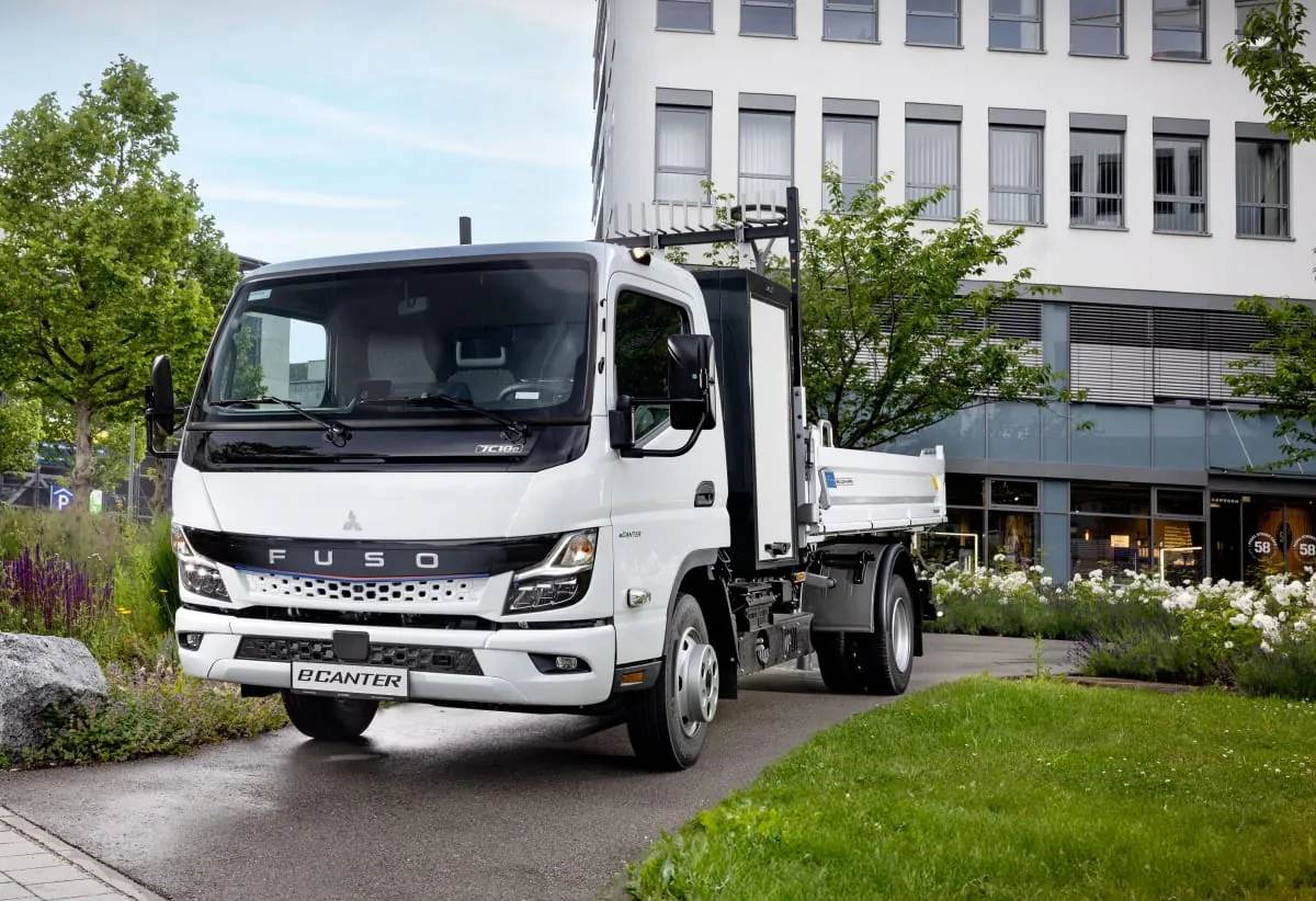Fuso eCanter wandelt auf dem Grün-Blauen-Pfad