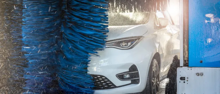 Geht der Schaden auf eine nicht ordnungsgemäße Anlage zurück oder auf fehlende Hinweise auf deren korrekte Benutzung, kann der Betreiber grundsätzlich haften müssen.