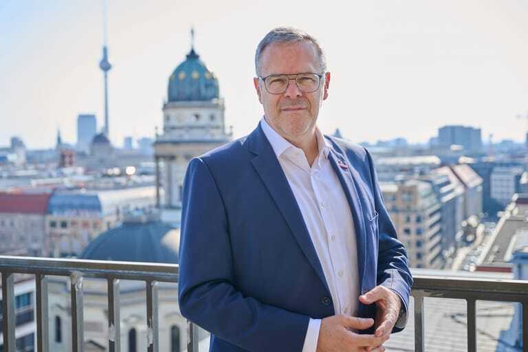 Handwerksbetriebe unter Druck: Steigende Sozialbeiträge und Lohnkosten belasten das Handwerk und könnten es für viele unerschwinglich machen, warnt Handwerkspräsident Jörg Dittrich.