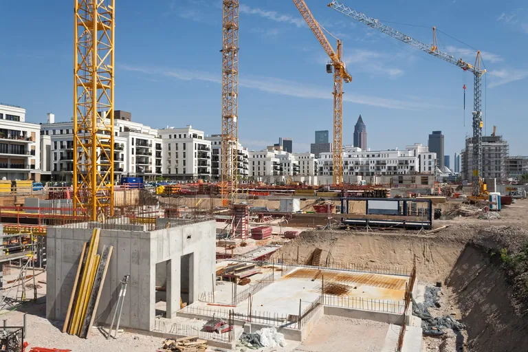 Rückgang der Baugenehmigungen: Experten warnen vor Wohnraummangel in den kommenden Jahren.