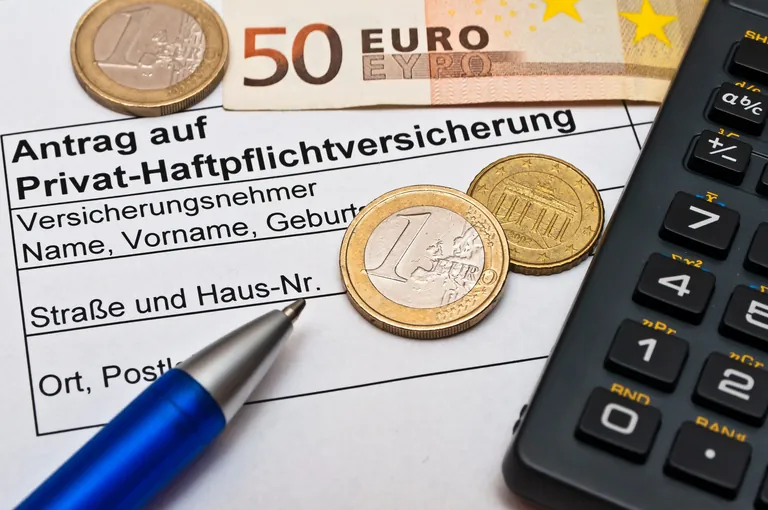 Die Privathaftpflicht sch&uuml;tzt vor hohen Kosten durch fahrl&auml;ssig verursachte Sch&auml;den, wehrt unberechtigte Forderungen ab und sollte mit ausreichender Deckungssumme sowie wichtigen Zusatzleistungen abgeschlossen werden.