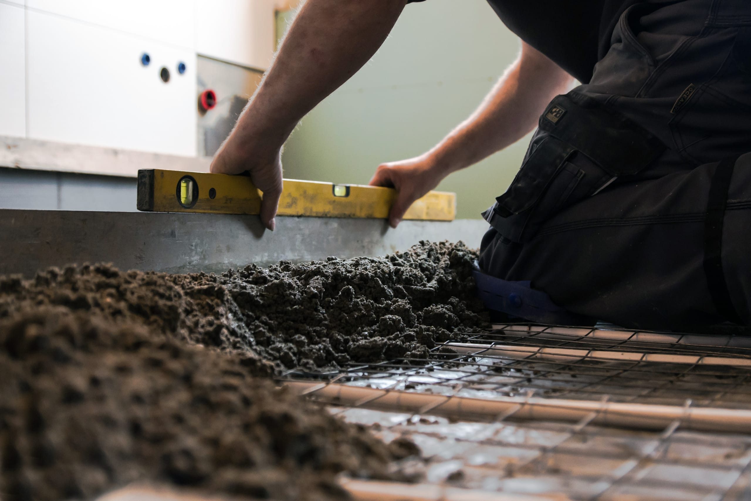 Ausbaufacharbeiter bei der Arbeit