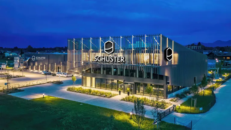 SCHUSTER_Fassade_Night_