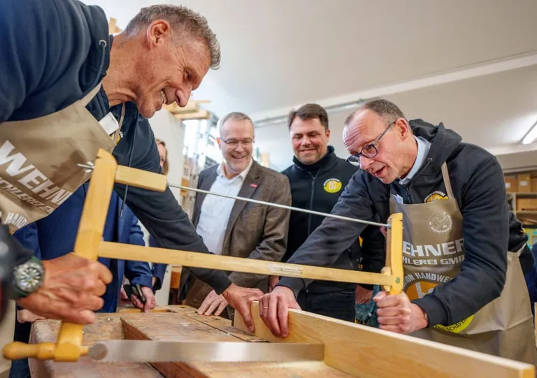 Friedrich Merz auf Werkstattbesuch