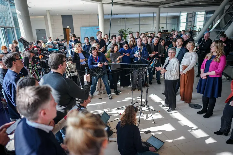 Die Gr&uuml;nen-Spitzen Felix Banaszak, Franziska Brantner, Katharina Dr&ouml;ge und Britta Ha&szlig;elmann &auml;u&szlig;ern sich zum Abstimmungsverhalten ihrer Partei hinsichtlich des Sonderverm&ouml;gens sowie zur geplanten &Auml;nderung der Schuldenbremse.