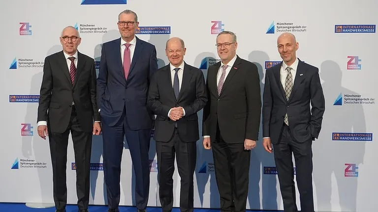 Politiker auf der Zukunft Handwerk