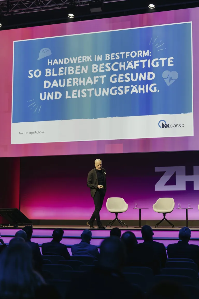 Sportwissenschaftler und Gesundheitsexperte Ingo Frob&ouml;se auf der B&uuml;hne der Zukunft Handwerk.