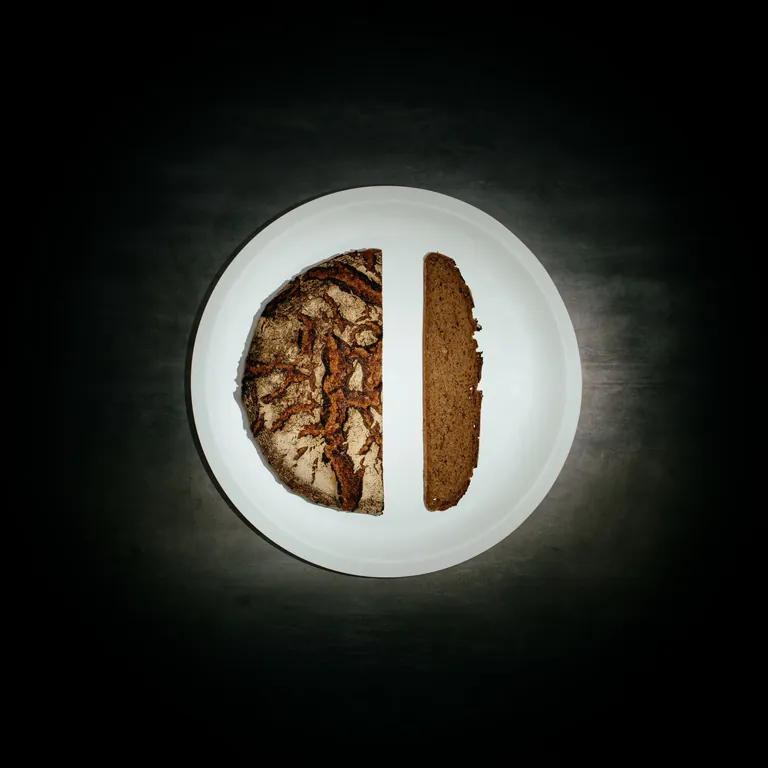 Es ist angerichtet: Das Brot namens Heinz: Sauerteig, Roggen, Wasser, Weizen , Salz, Gewürze