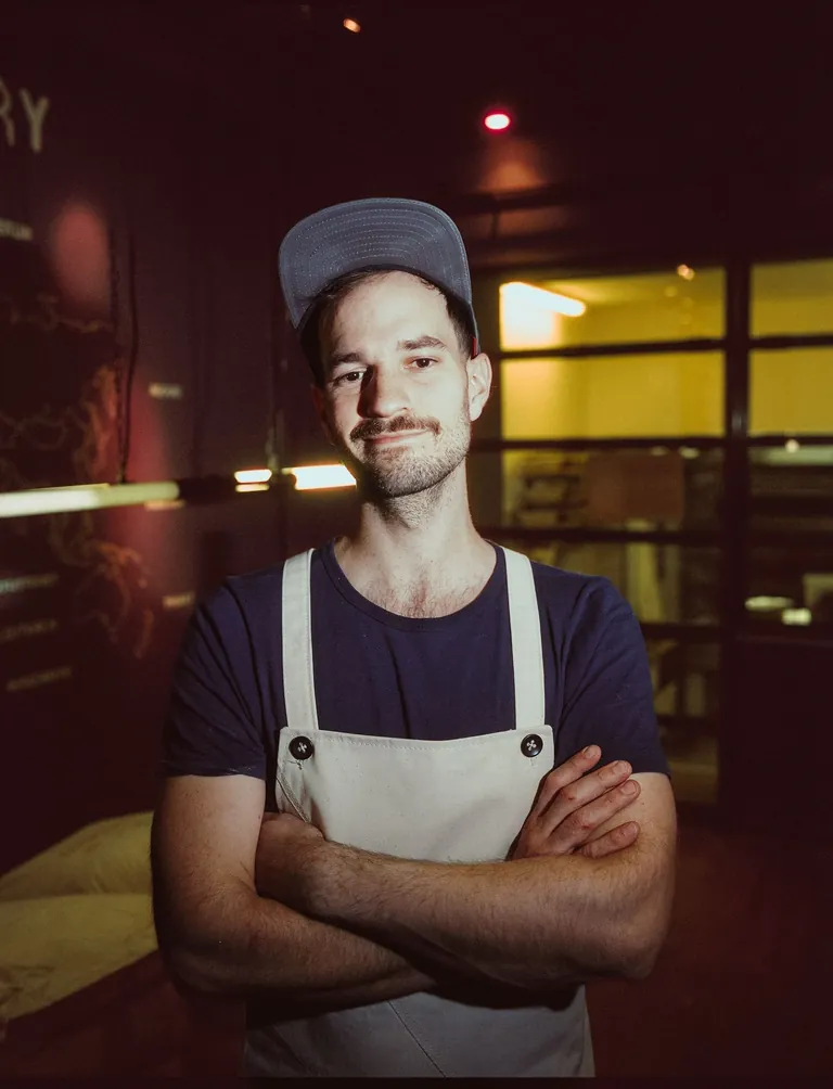 Max Kugel denkt das Bäckerhandwerk neu – mit Präzision, Haltung und dem Anspruch, Brot auf Sterne-Niveau zu bringen.