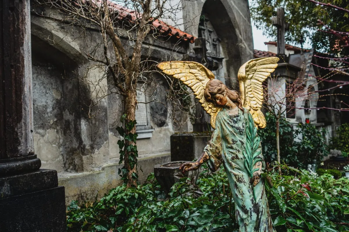 Steht die Friedhofspflicht vor ihrer Beerdigung?