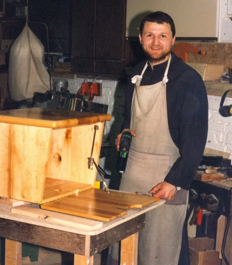 Martin Mayer als M&ouml;nch und Kloster&shy;schreiner