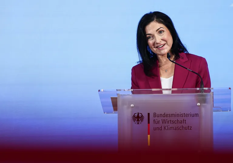 Katherina Reiche (CDU), Bundesministerin f&uuml;r Wirtschaft und Energie, spricht im Bundeswirtschaftsministerium und &uuml;bernimmt die deutsche Wirtschaftspolitik.