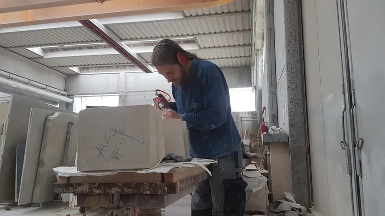 Leif Mangold in der Werkstatt in Italien