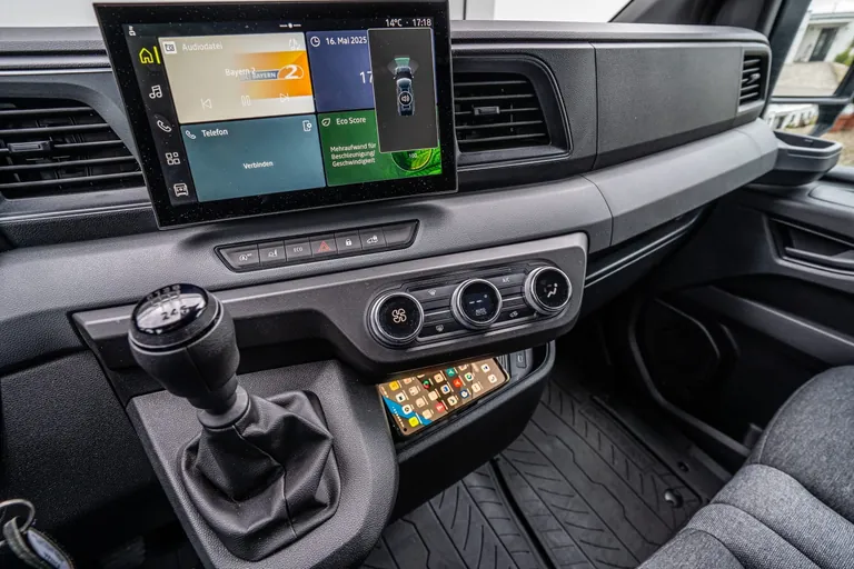 Nissan Interstar, Display und Schalthebel