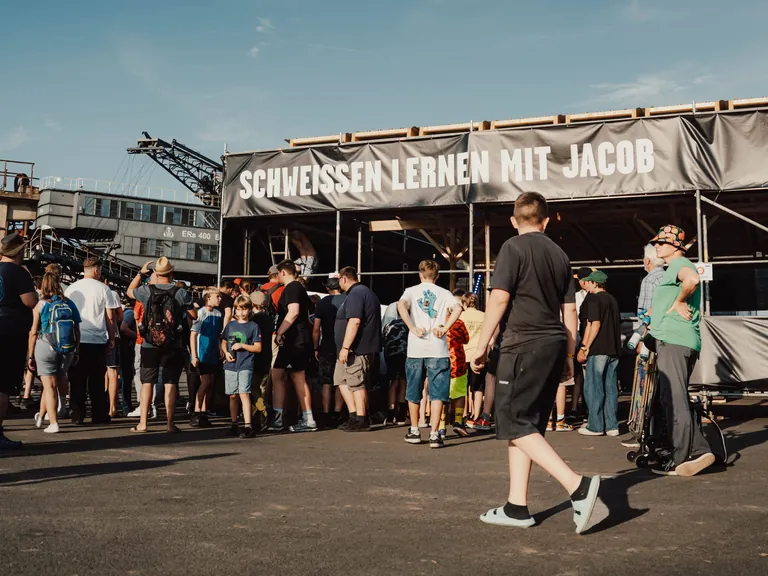 Andrang an Schwei&szlig;station