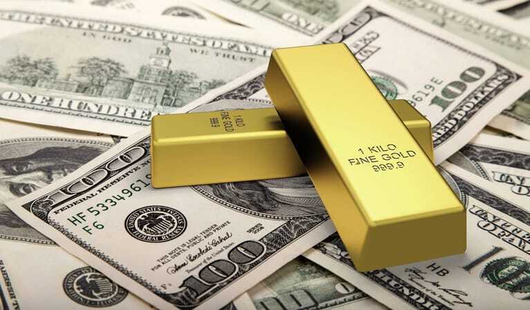 Goldbarren und Dollarscheine