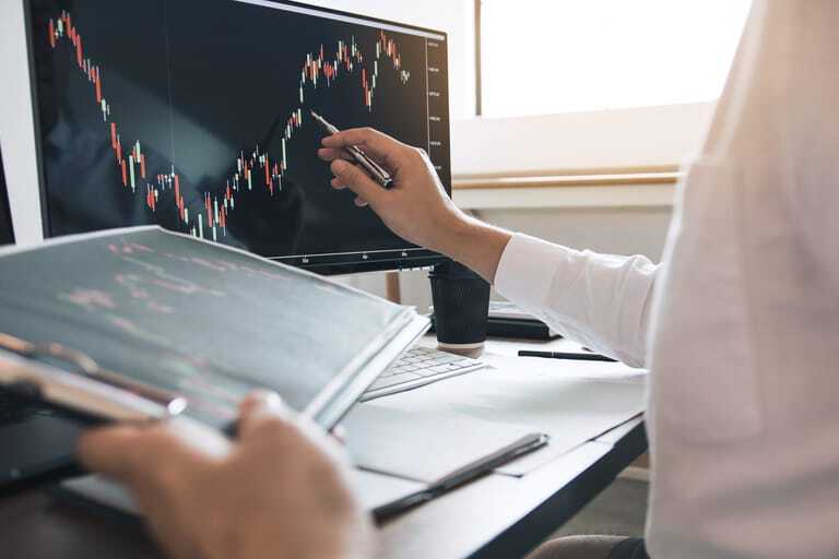 Bildschirm mit Aktien