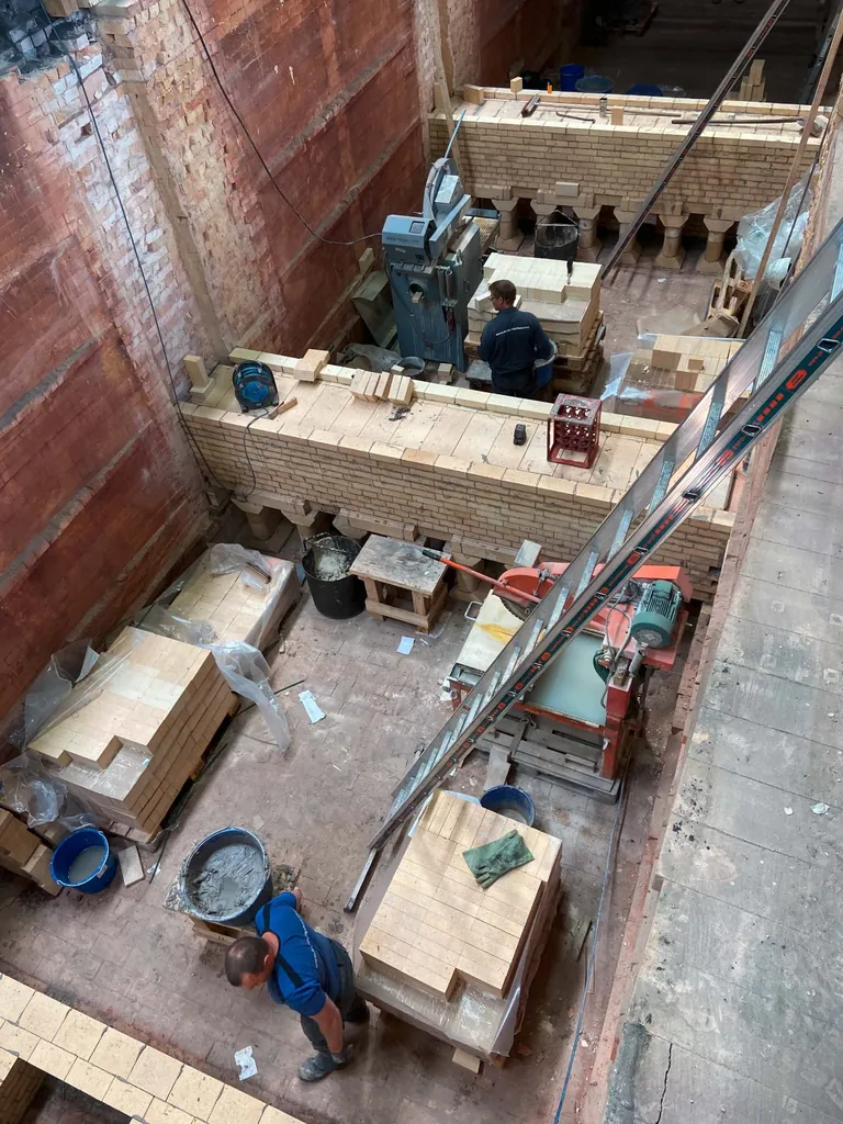 Bau eines Ringofens für die Stahlindustrie