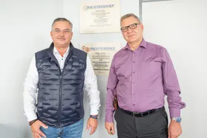 Dirk Neumann, Hauptgesch&auml;ftsf&uuml;hrer der Handwerkskammer, besuchte Gesch&auml;ftsf&uuml;hrer Holger Dietzel (l.). 