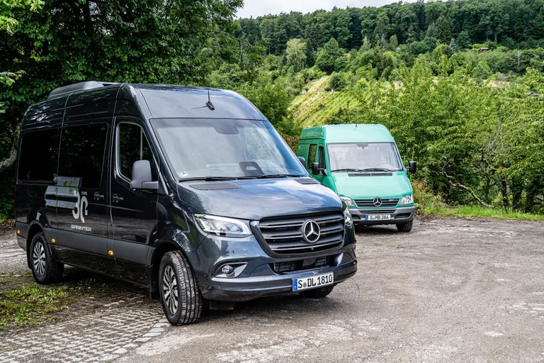 Mercedes-Benz Sprinter, aktuelle und erste Generation