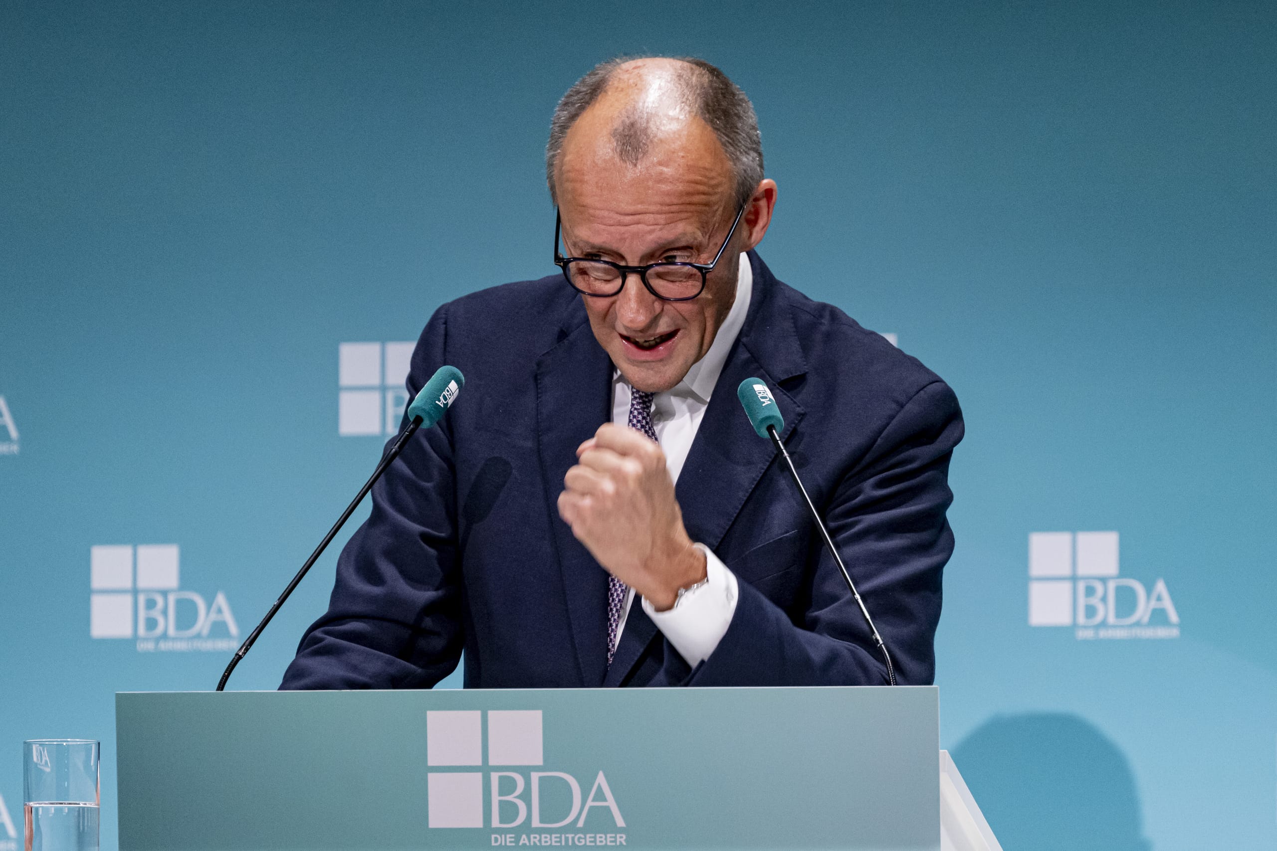 Harte Debatte um Rente auf dem Arbeitgebertag