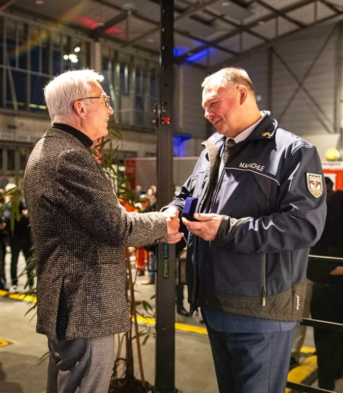 Baden-W&uuml;rttembergs Innenminister Thomas Strobl und Markus Maichle vom Notfallteam der Bestatter