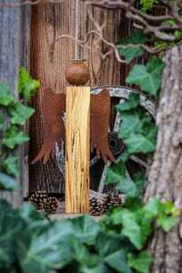 Engel aus Buchenholz