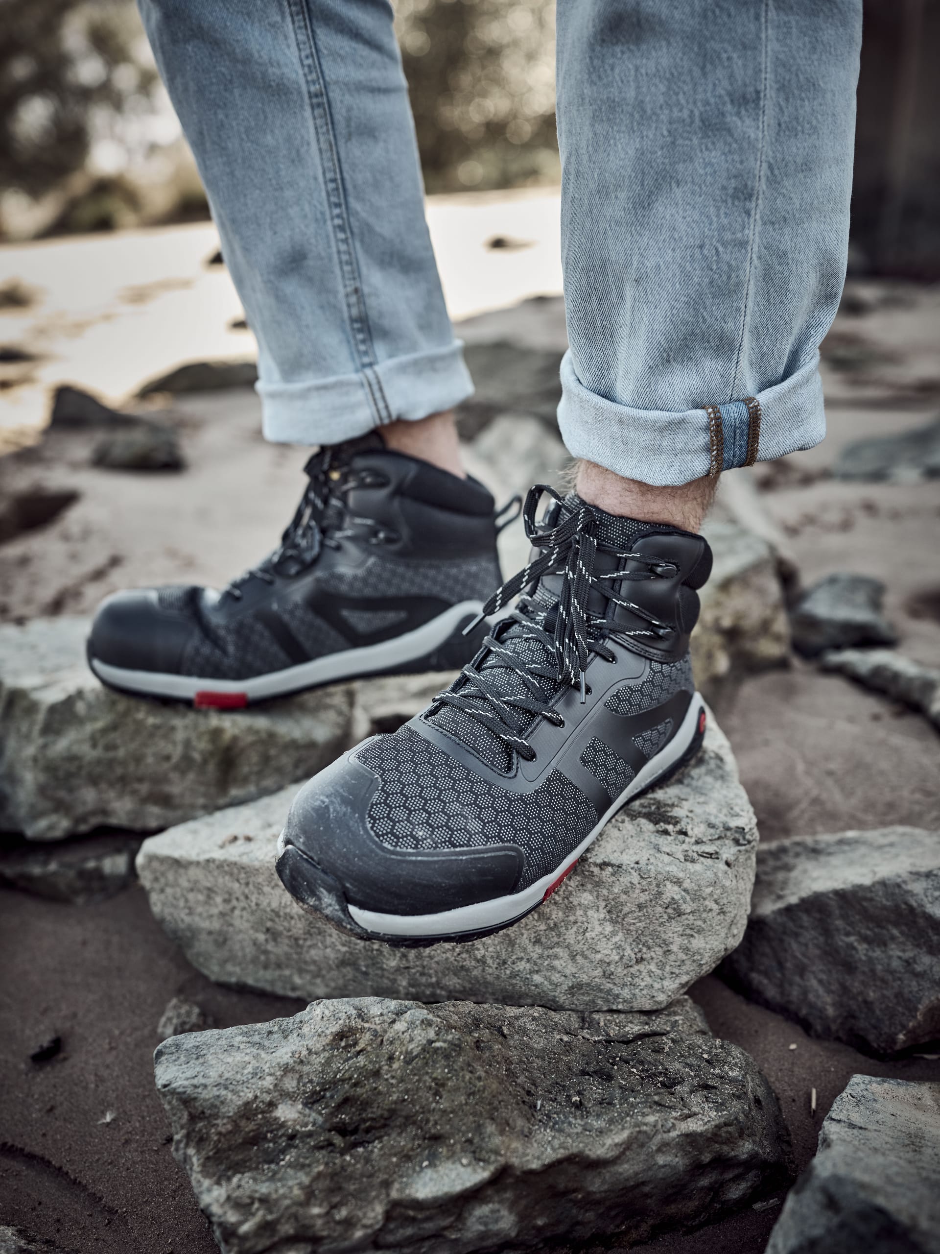 Der knöchelhohe S3S-Sicherheitsstiefel "Pegasus" war eines der Highlights bei Baak. Das neue Modell aus der Barefoot-Serie erfüllt EN ISO 20345:2024 und bietet nach Herstellerangaben dank Zero-Drop-Sohle und extrabreiter Zehenbox ein barfußähnliches Laufgefühl. "Go&Relax" fördert natürliches Abrollen und der Durchtrittschutz "Baak NeoShield" ist aus Recyclingmaterial.