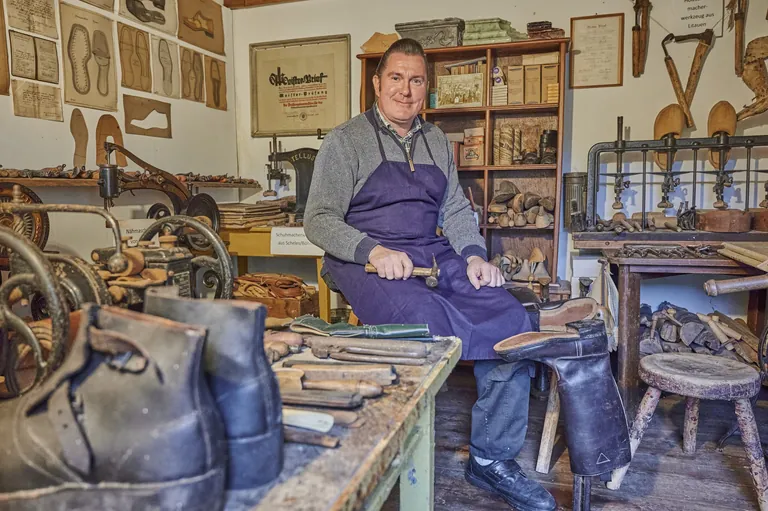 Schuhmachermeister Rainer Viehmann 