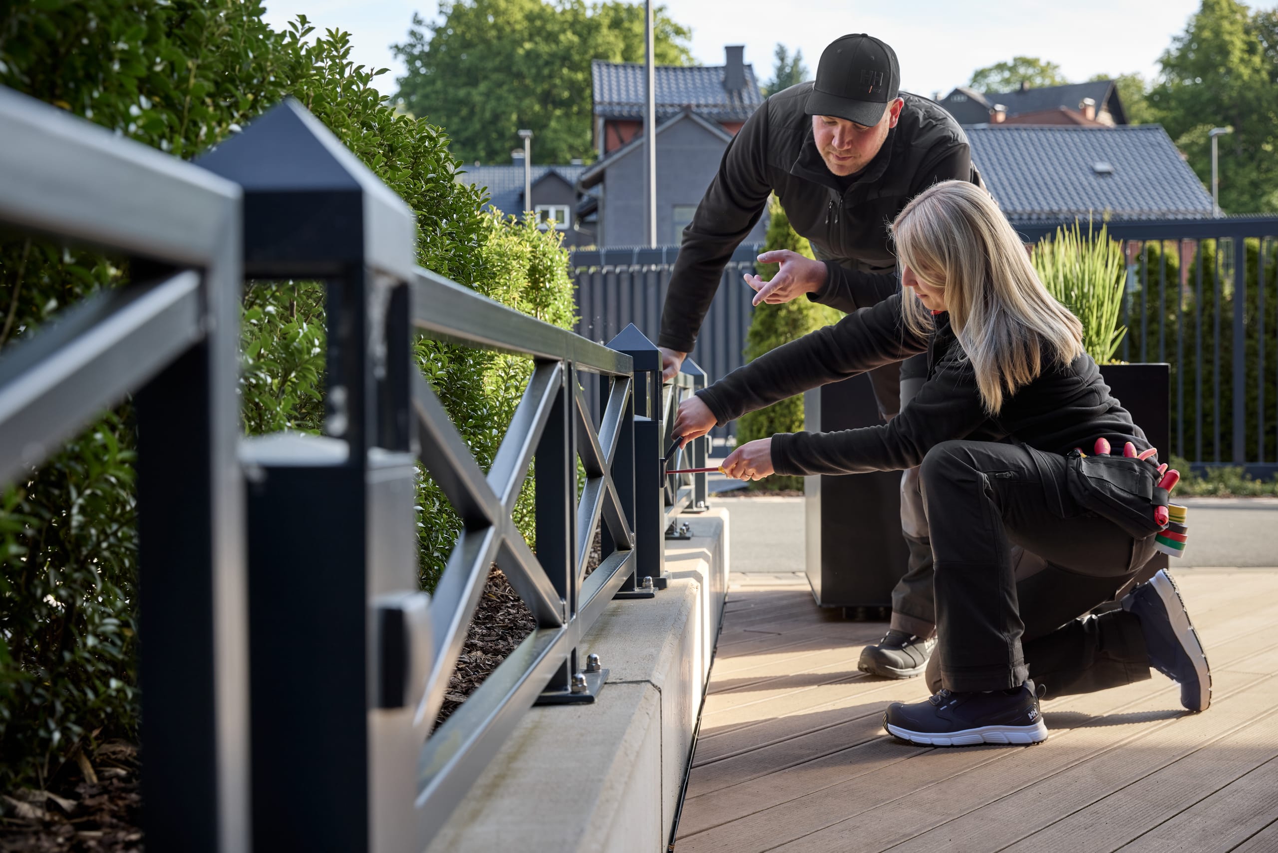 Auf der A+A präsentierte Helly Hansen Workwear die neue Oxford 2.0 Kollektion. Die weiterentwickelte Linie setzt auf ein baumwollreiches Hauptmaterial, das Atmungsaktivität mit Tragekomfort vereint, und wurde speziell für Anforderungen von Handwerkern konzipiert. In diesem Winter ist die Oxford Softshell Winter Jacket nach Herstellerangaben das funktionale Key-Piece für kalte Einsätze.