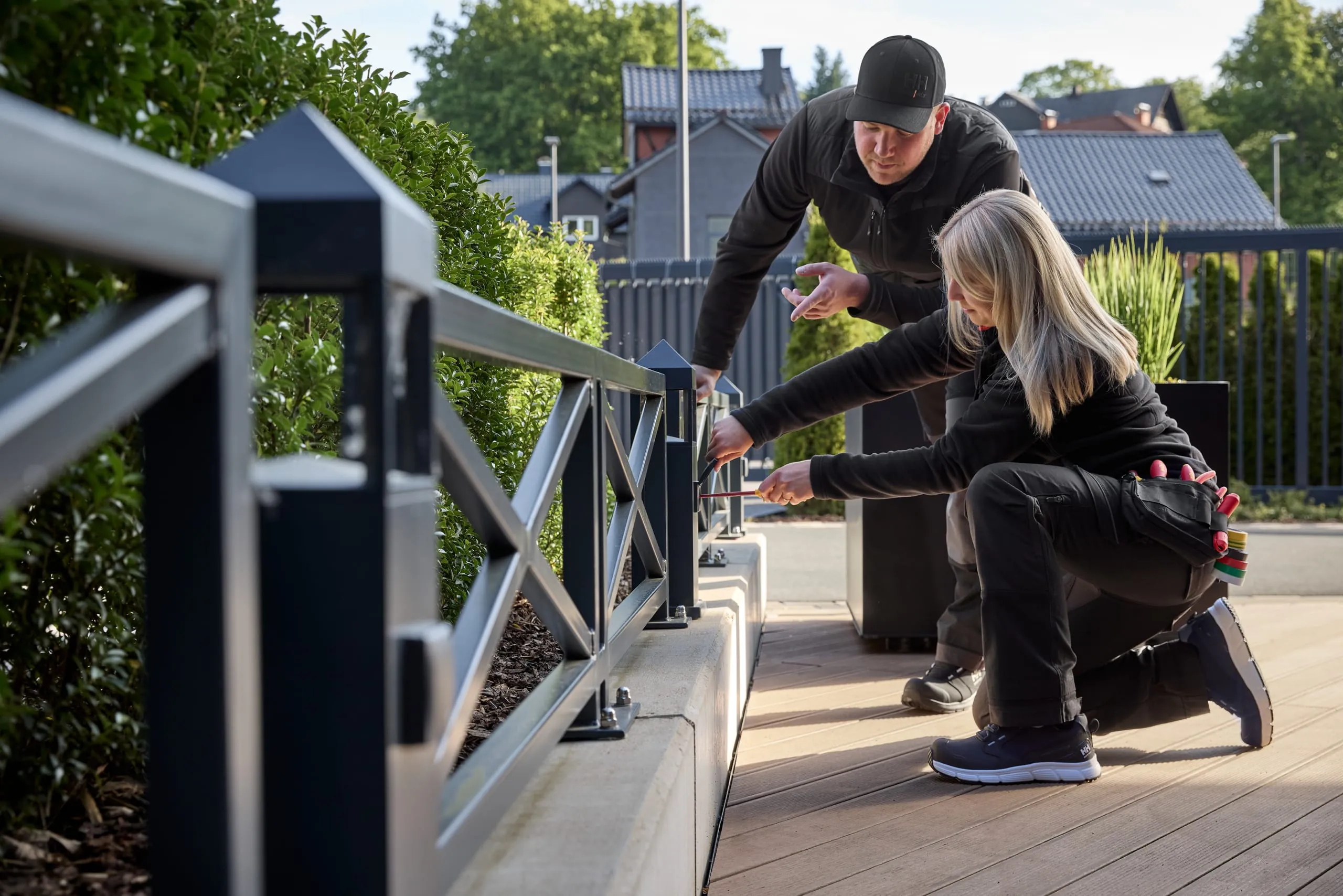 Auf der A+A präsentierte Helly Hansen Workwear die neue Oxford 2.0 Kollektion. Die weiterentwickelte Linie setzt auf ein baumwollreiches Hauptmaterial, das Atmungsaktivität mit Tragekomfort vereint, und wurde speziell für Anforderungen von Handwerkern konzipiert. In diesem Winter ist die Oxford Softshell Winter Jacket nach Herstellerangaben das funktionale Key-Piece für kalte Einsätze.