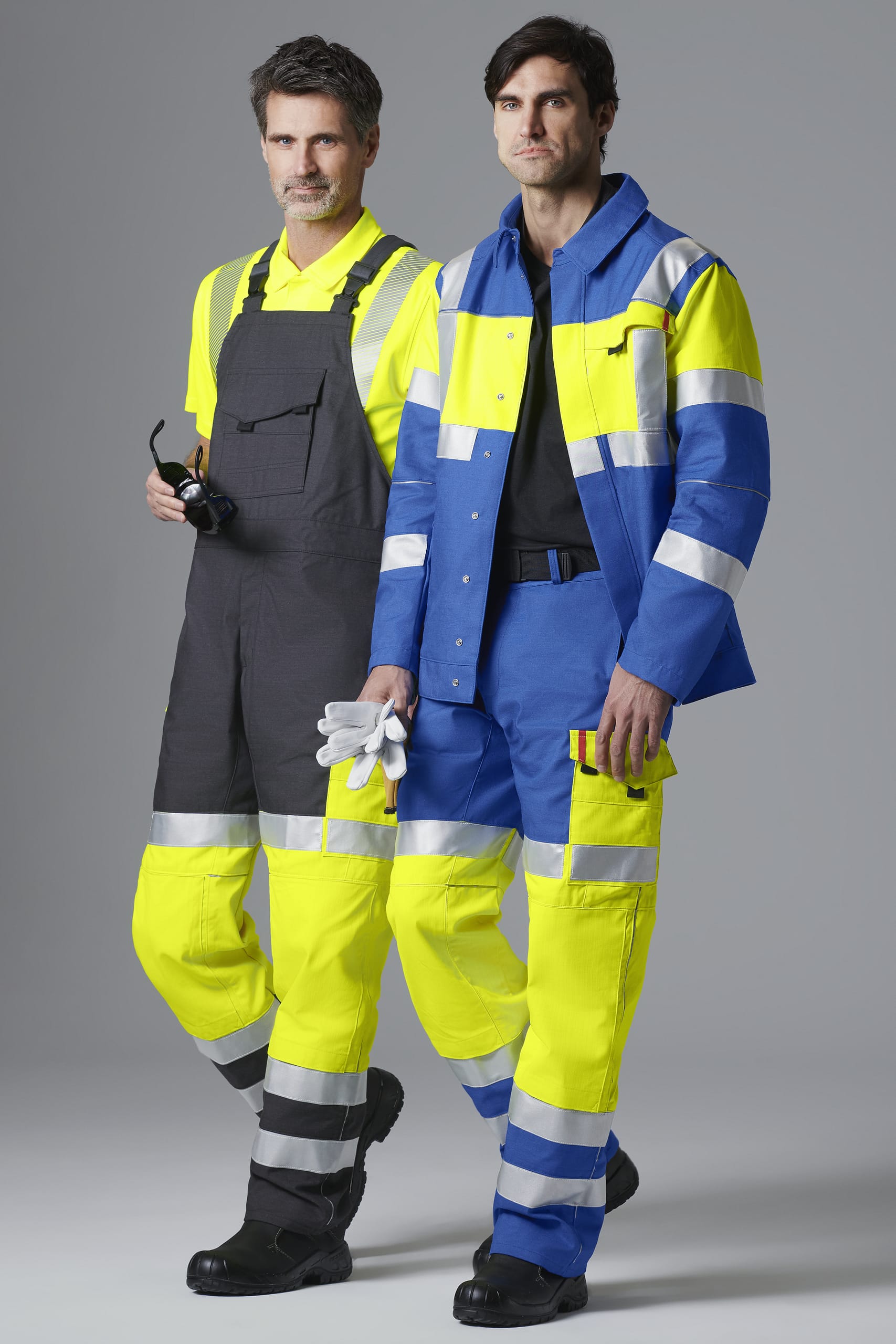 Die Kollektionen "Dynamic Flame Reflect" und "Dynamic Blaze Reflect" von Mewa sind eine Weiterentwicklung der Dynamic Flame-Linie, beide nach EN ISO 20471 Klasse 1 zertifiziert. Die Signalwirkung der "Dynamic Flame Reflect" wird durch die fluoreszierende Farbgebung in Gelb und Reflexstreifen zur Form­erkennung erzielt. Die Kleidung, die Hitze- und Flammschutz mit Sichtbarkeit vereint, gibt es im nachhaltigen Rundum-Service.